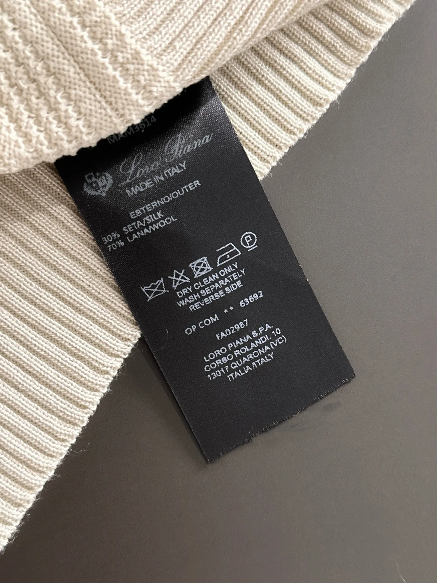 Next day shipment LP high quality Loro Piana 26ss New Arrival men's short-sleeved T-shirt Made of combed cotton yarn knitted cotton fabric, no pressure when entering and exiting the counter Exclusive control of raw materials It feels substantial when weighed, and the upper body is more textured than ordinary T-shirts. This texture can cope with the weather easily and is suitable for both hot and cold! Loose fit design, looks noble. The only correct version is available Size: M to XXXL